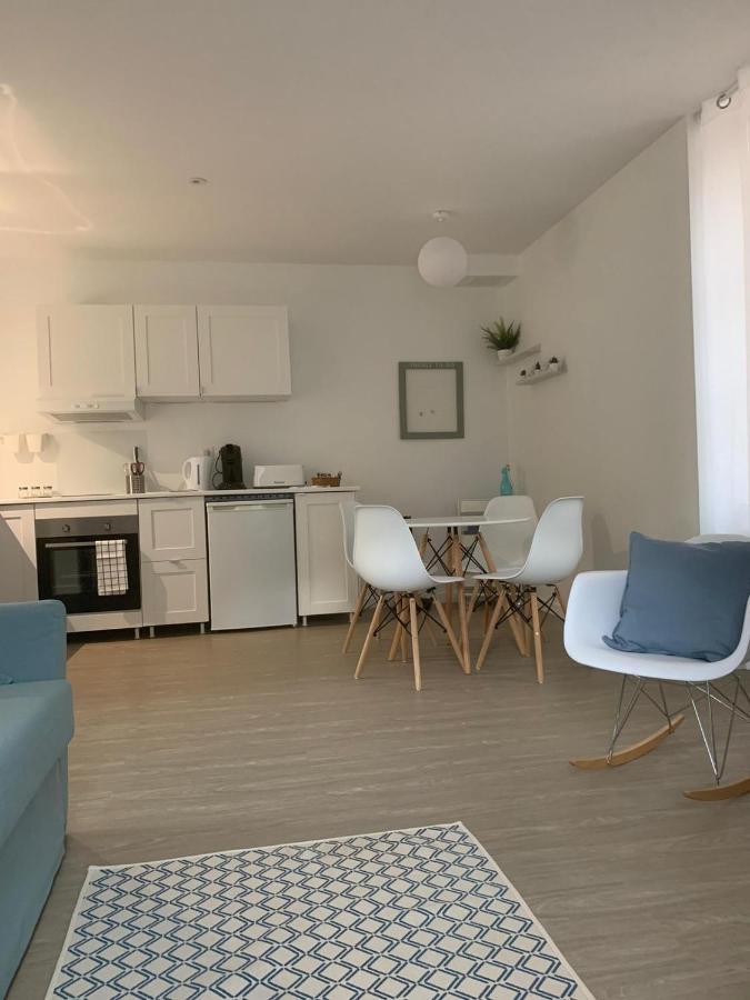 Appartement Scandinave Dans Domaine Historique D'Exception Vernaison Eksteriør bilde